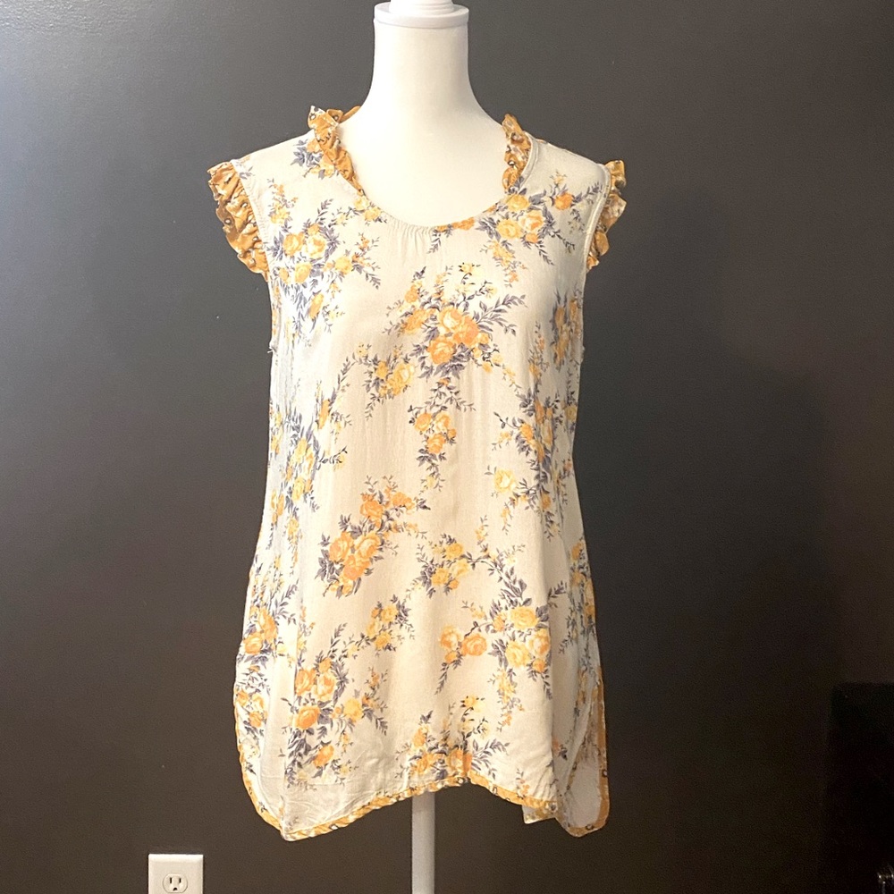Ivy Jane size S yellow and grey floral top.